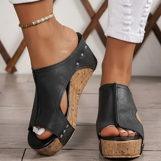 Bionda Sandali Donna con Suola Spessa e Borchie in Nero, foto 2