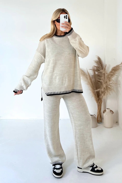 Giosetta Completo Donna a Zampa con Girocollo a Maniche Lunghe in Beige, foto 1