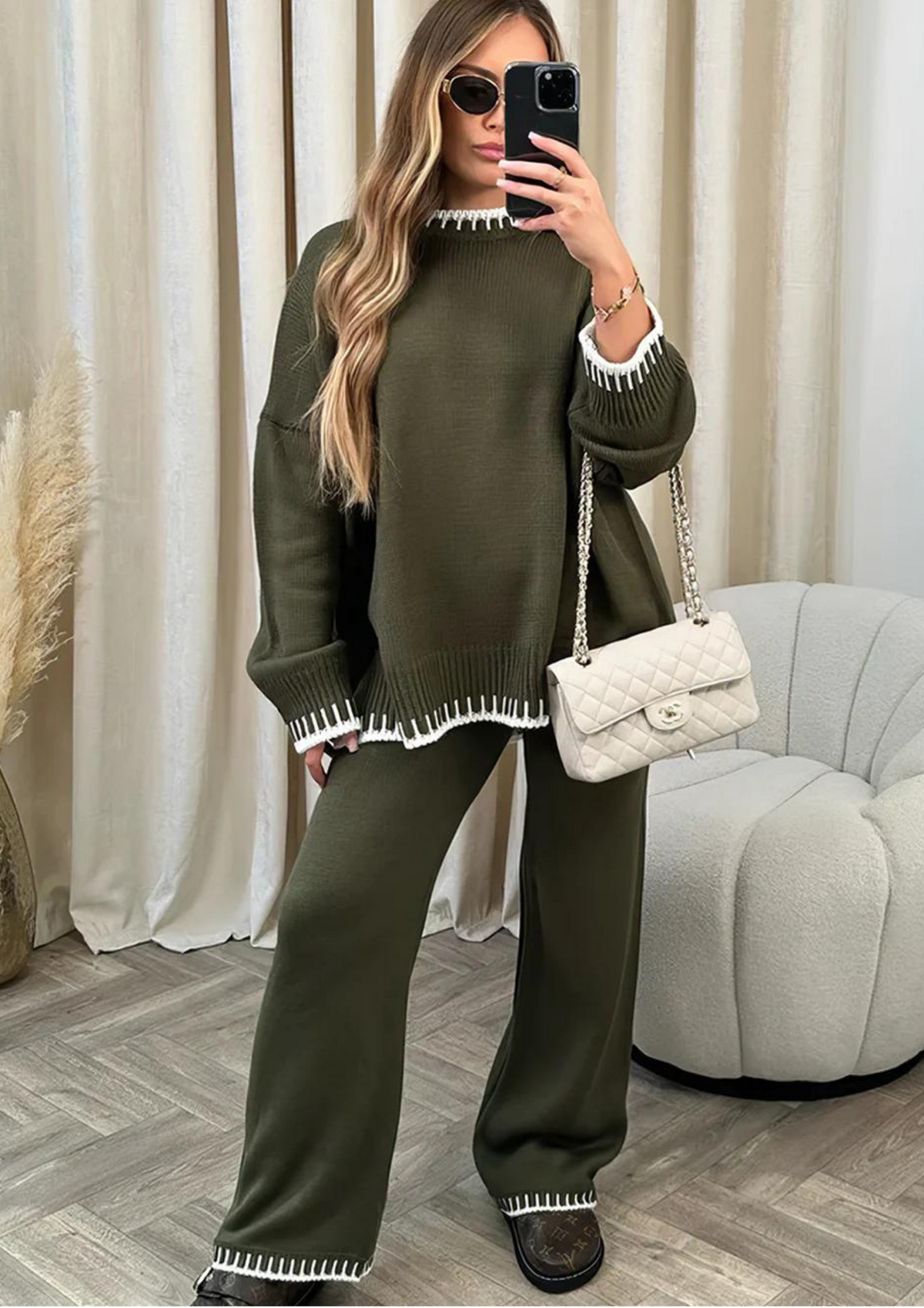 Giosetta Completo Donna a Zampa con Girocollo a Maniche Lunghe in Beige, foto 3